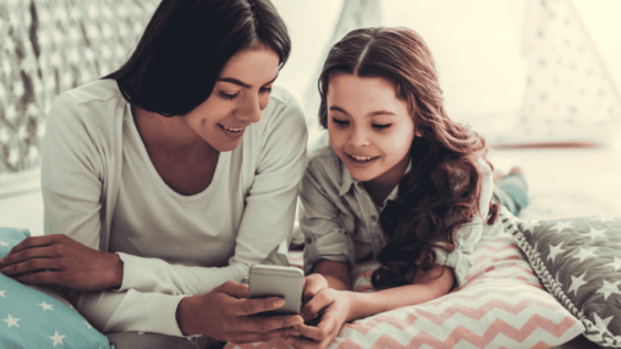 How to Balance Influencer Culture and Parenting in the Digital Age